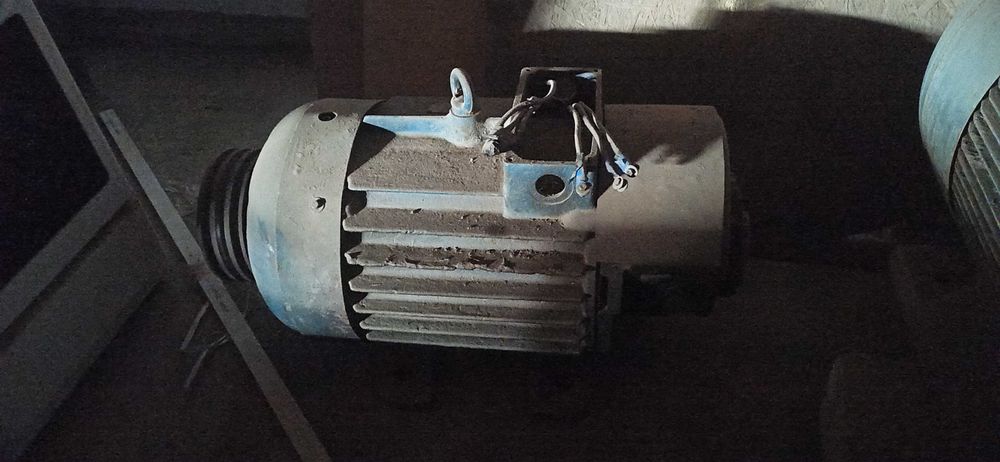 Электро двигатель 11кв 705 оборотов