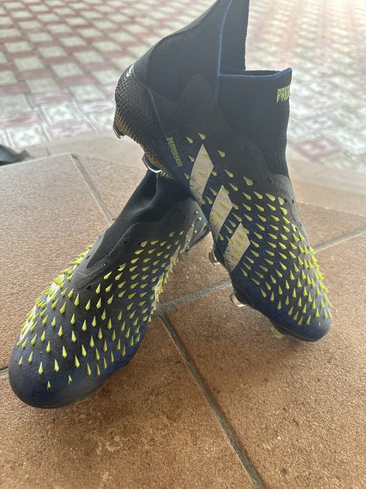 Продам бутсы Адидас