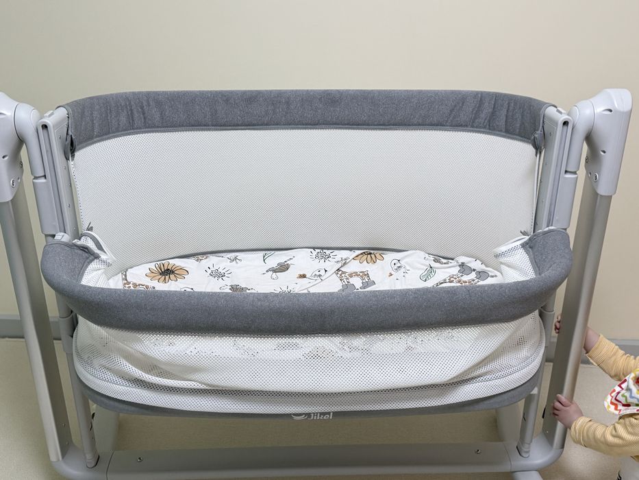 Детская кровать, трансформируется в  прикроватную и манеж