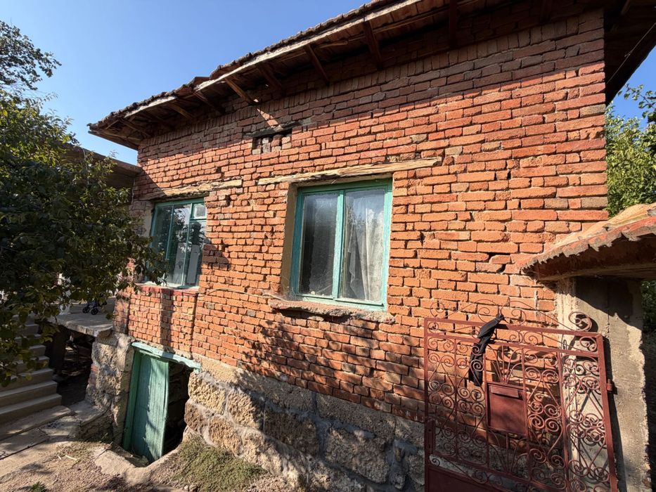 Продавам къща с. Долни Вит