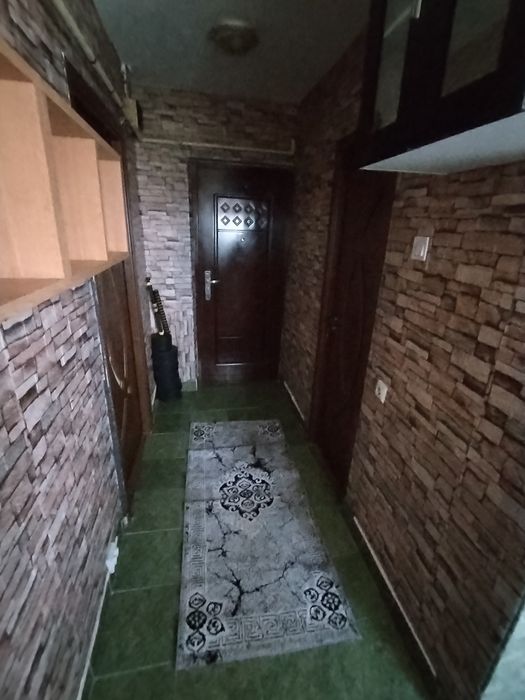 Garsonieră mobilată, 27 mp, centrală proprie – Costești, Str. Biserica Nouă 33000€