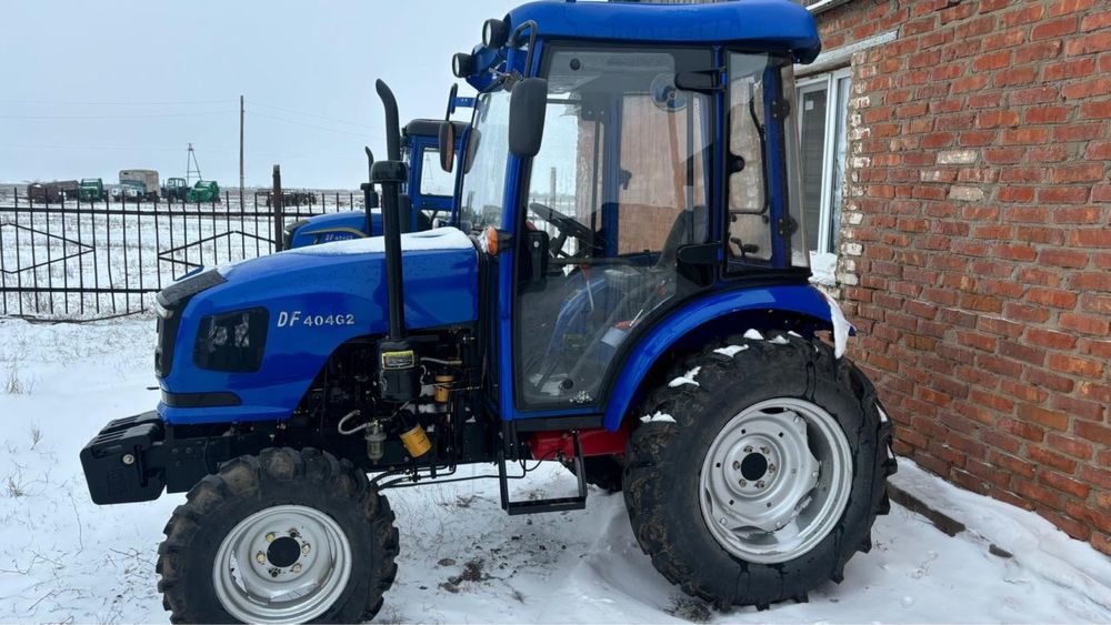 Трактор Dong Feng