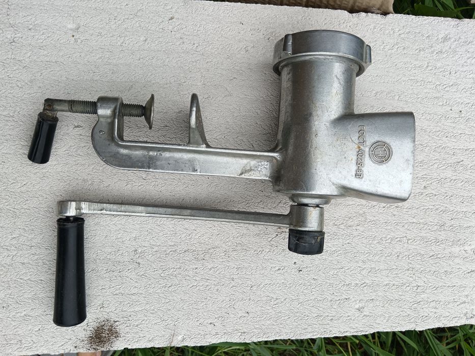 Мясорубка чугунная, советская