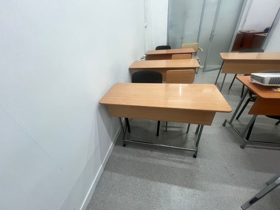 Срочно продам школьные парты и стулья недорого