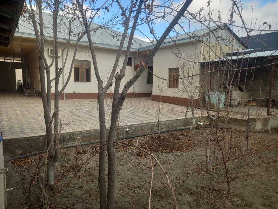 Участка ховли сотилади.