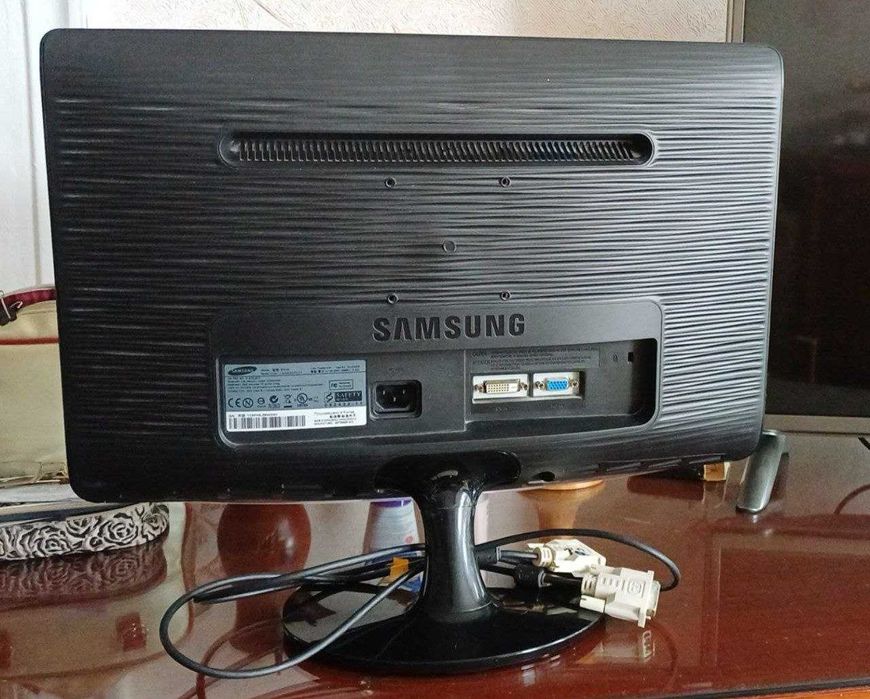 Монитор Samsung диагональ 20"