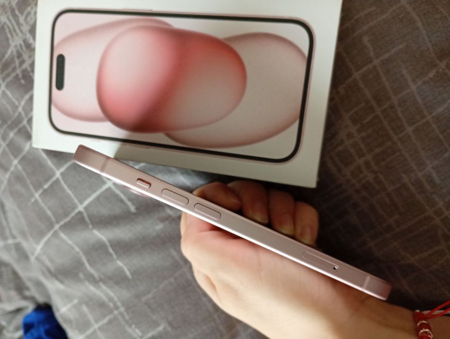 iPhone 15 розов.