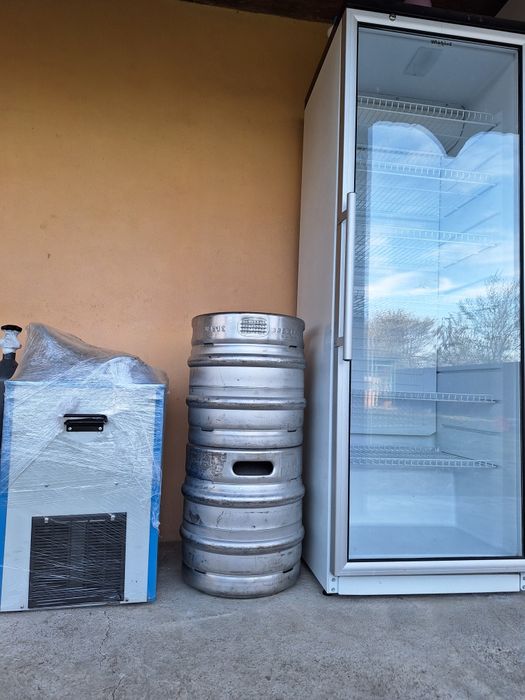Închiriez pentru evenimente, masina frigo,vitrine frigorifice ,dozator