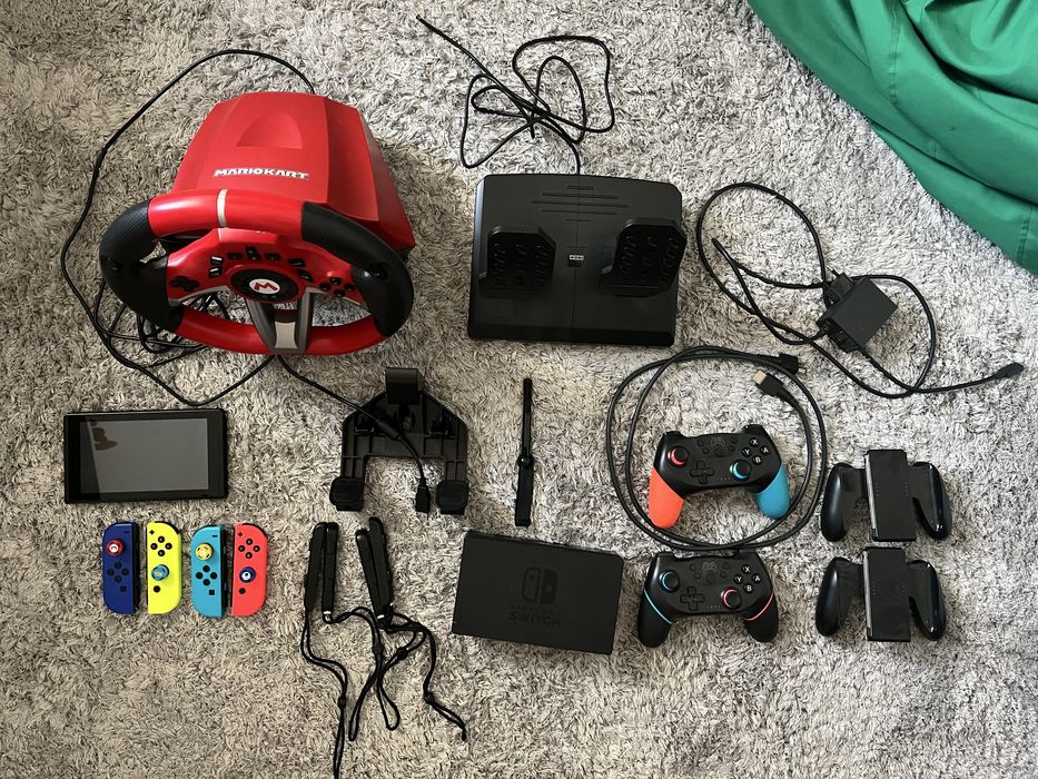 Nintendo switch modat cu volan si accesorii