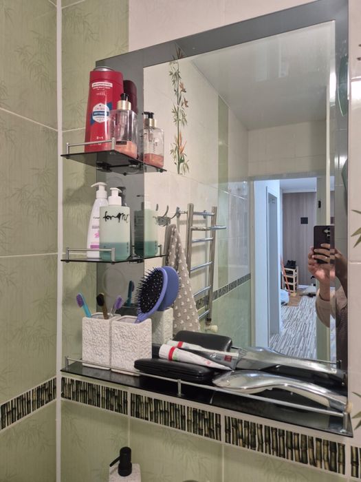 Зеркало вместе с раковиной плюс сместитель