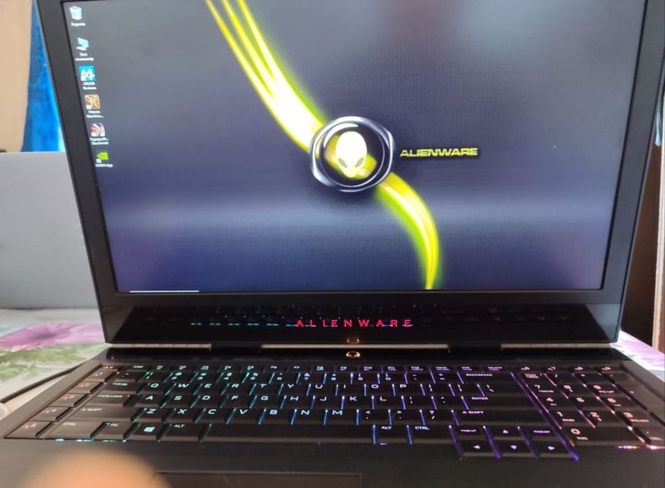 Продам игровой ноутбук Alienwaer 17R5