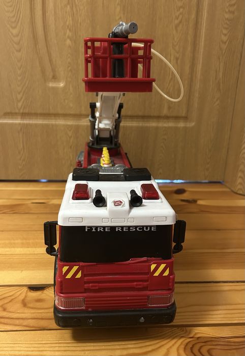 Детска играчка пожарна кола