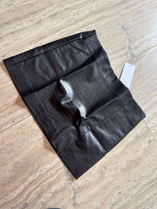 Черна кожена пола Mango