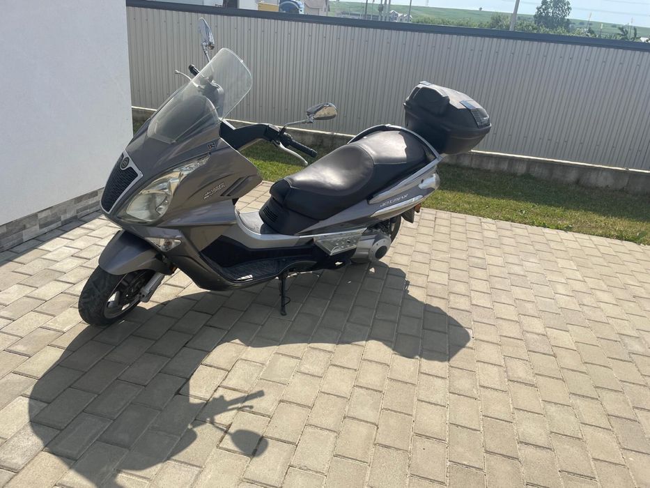 Vând scuter 250cc cfmoto 2016