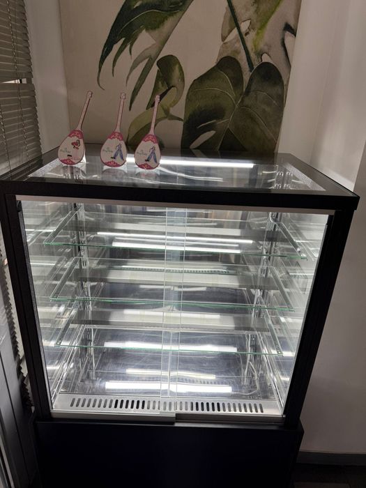Витринный холодильник