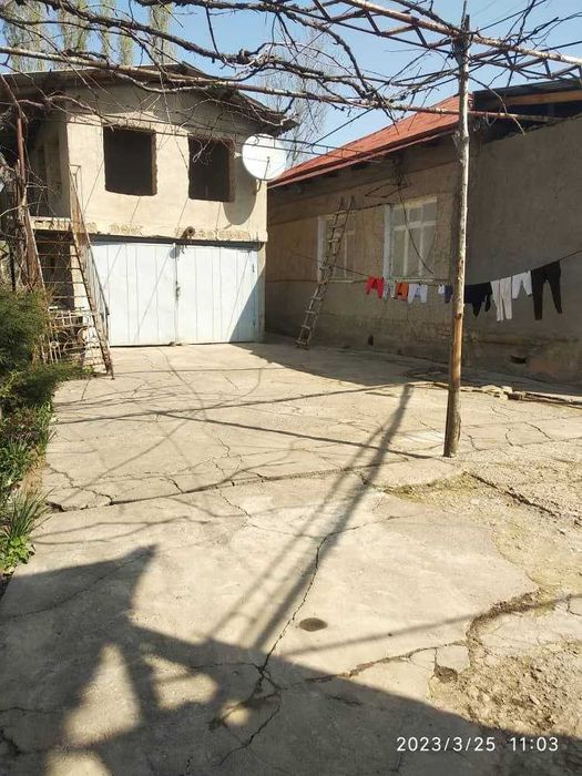 Уй сотилади Янгиаул кишлогида, 7 хона (котта уй ва времянка) 21 соток