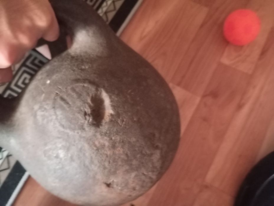 Продам гирю 32 кг.