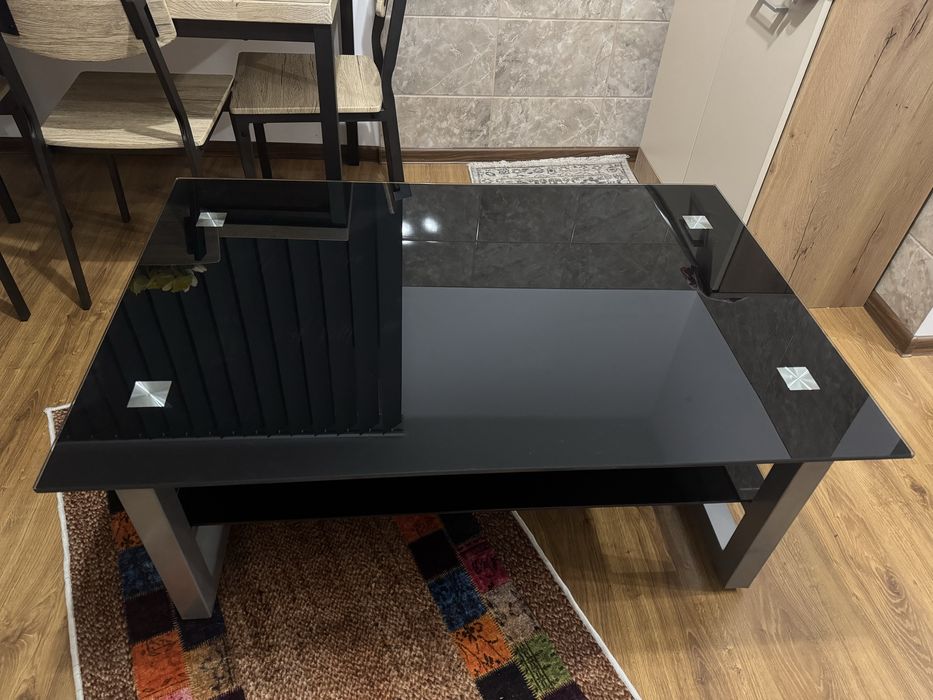 Masă modernă de sticlă