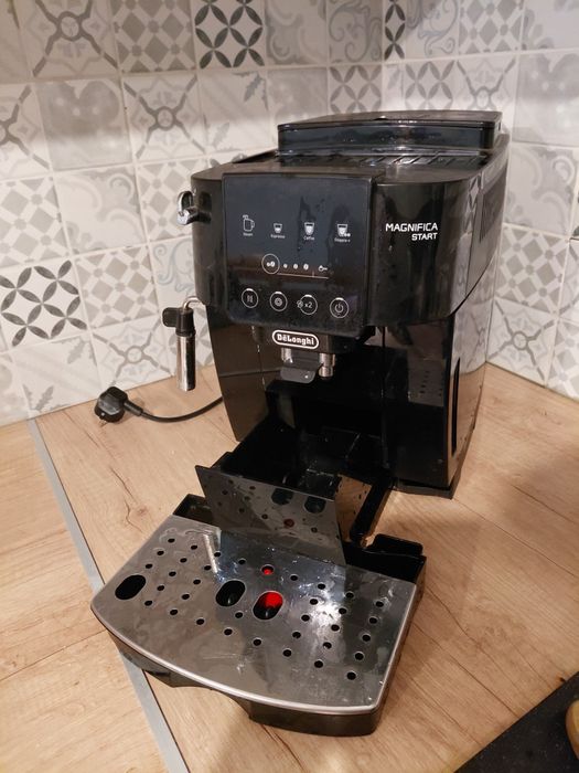 Продам кофемашину Delonghi ECAM220. Magnifica Start