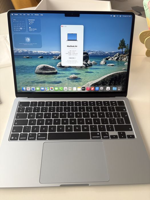 MacBook Air 13” M4 16GB RAM / 256GB SSD, nou, garantie 1 an, Sky Blue