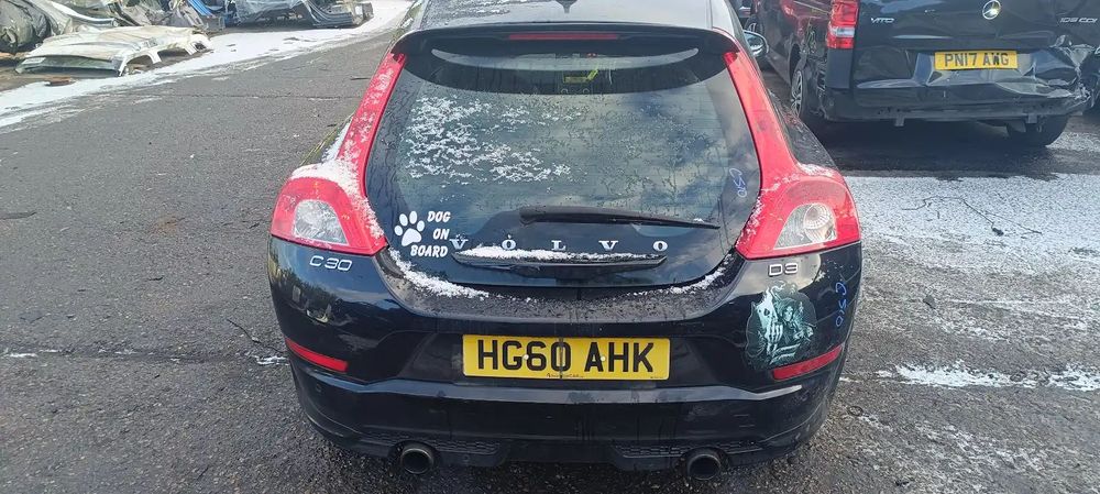 Dezmembrari / Dezmembrez Volvo C30 Coupe Rdesign 2.0 D5204T5 cutie viteze manuala cod culoare 45200 Black Sapphire