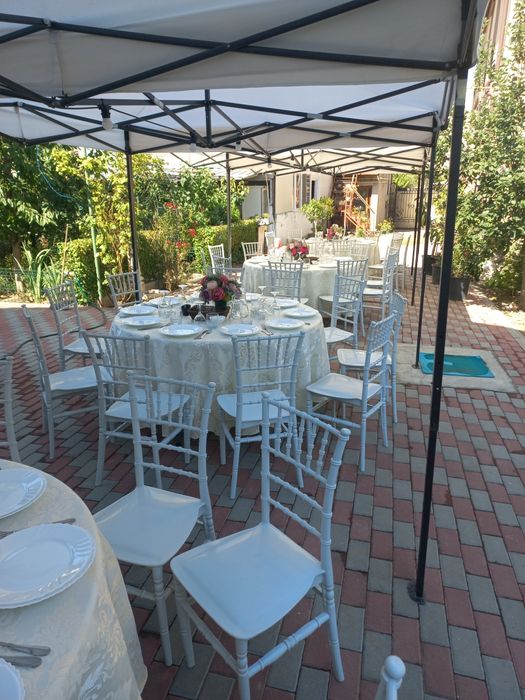 Inchiriez pentru evenimente mese,scaune,corturi,vesela