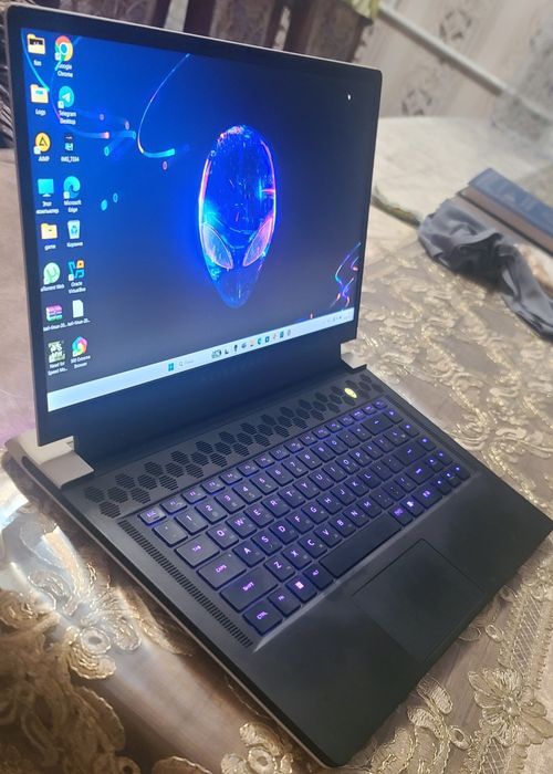Alienware X15 R2