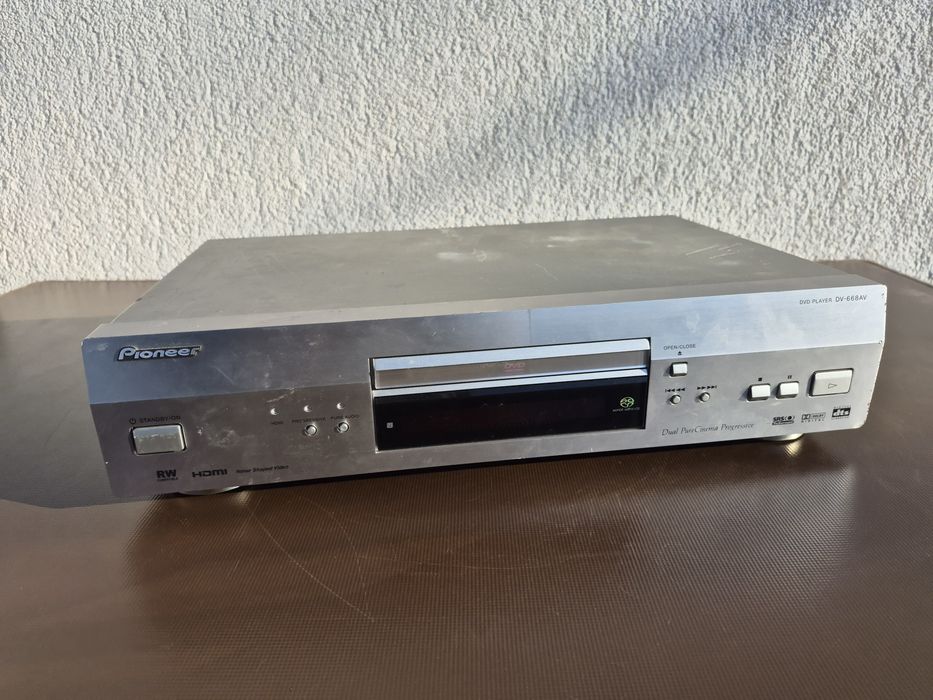 Vând DVD player marca Pioneer model DV-668AV,made in Malaysia
