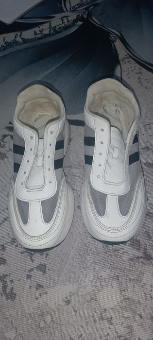 Кроссовки женские