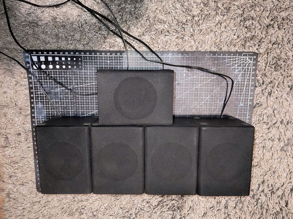 Sistem de 2.1 cu cablu de AUX