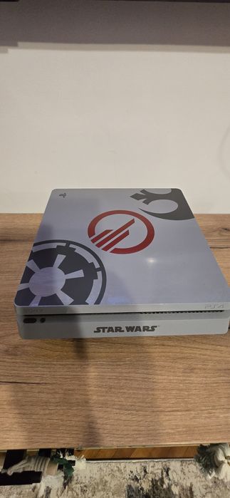 Vand sony ps4 slim cu 8 jocuri