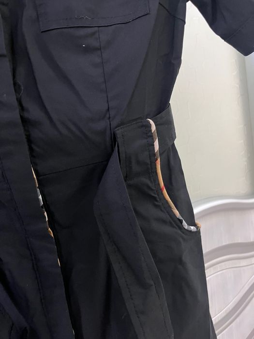 стильная черное платье с ремешком