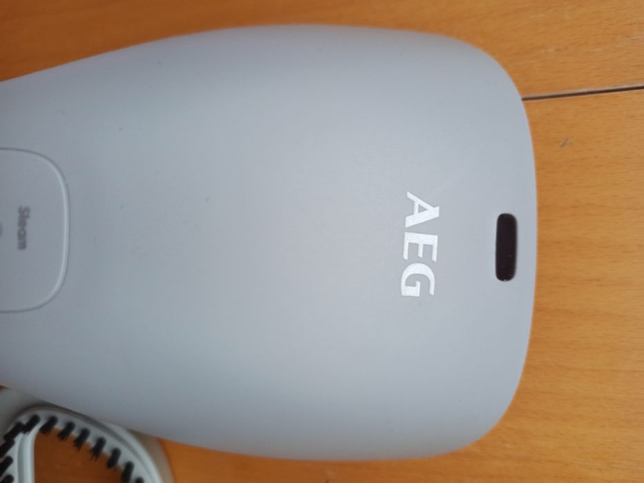 AEG уред за гладене с пара