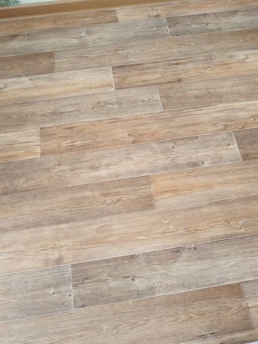 Продам линолеум 3,05*5,56 в хорошем состоянии