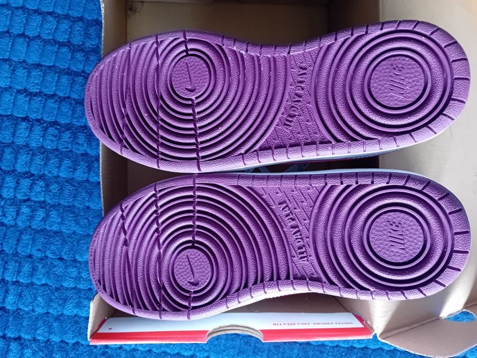 Adidaşi Nike, noi