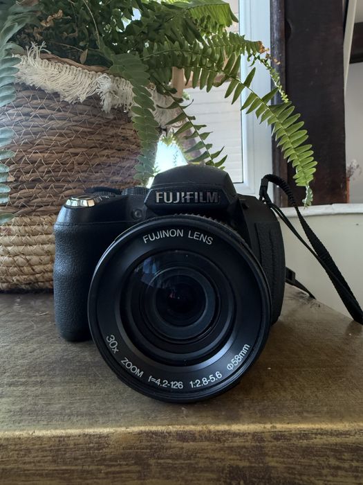 aparat foto si video Fujifilm Finepix HS10 30x zoom