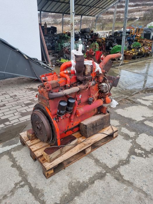 Motor combina CASE IH Navistar DT437 — poza 4