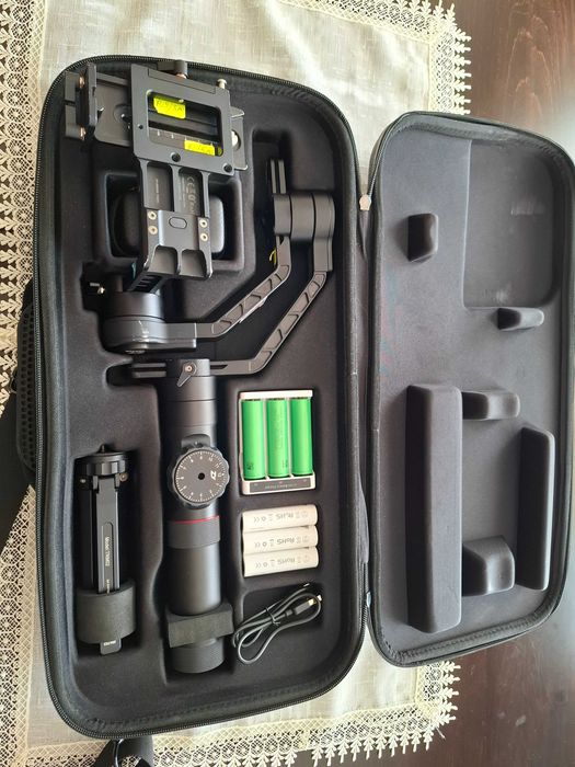 Продавам стабилизатор Zhiyun-Tech Crane 2