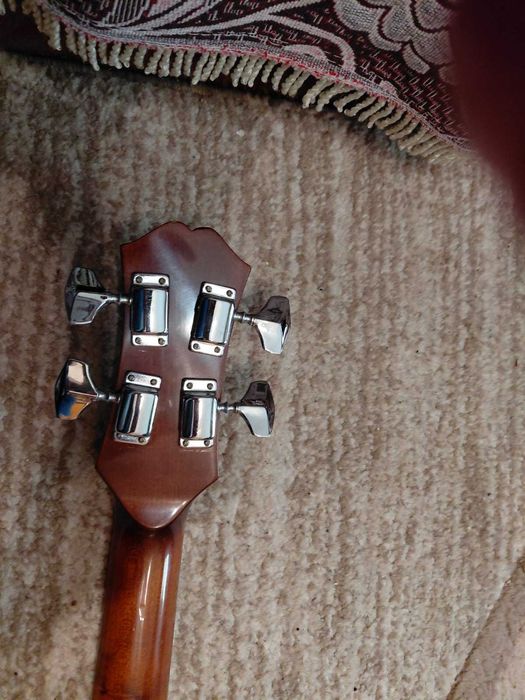 Chitara Bass Acustica Hora,stare impecabila(cu husa de tansport)- fabricata pentru export.