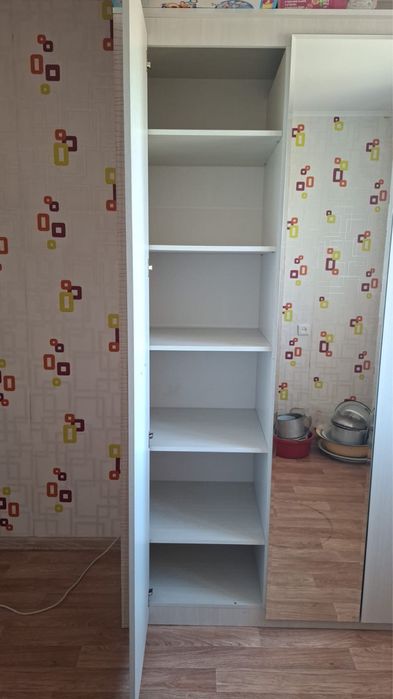 продам шкаф в спальню