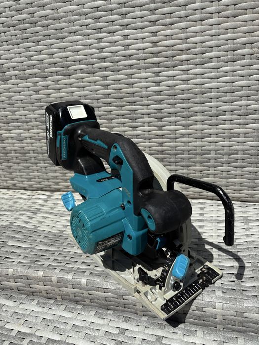 Circular makita DHS680