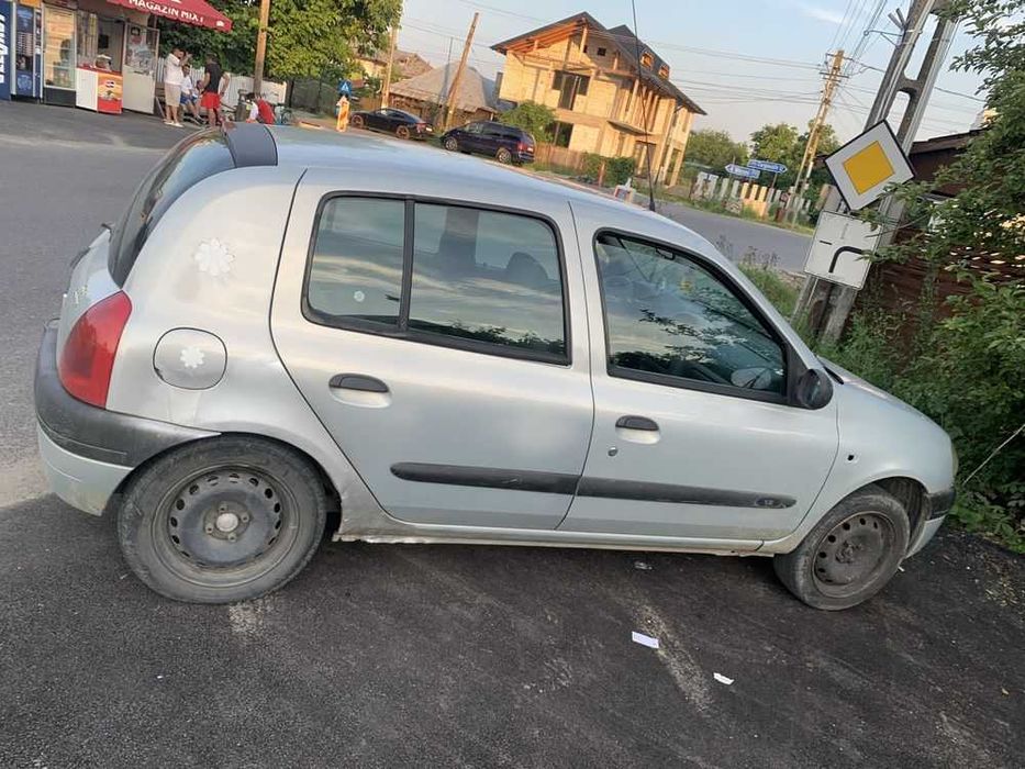 Vând Renault Clio 2 hatchback