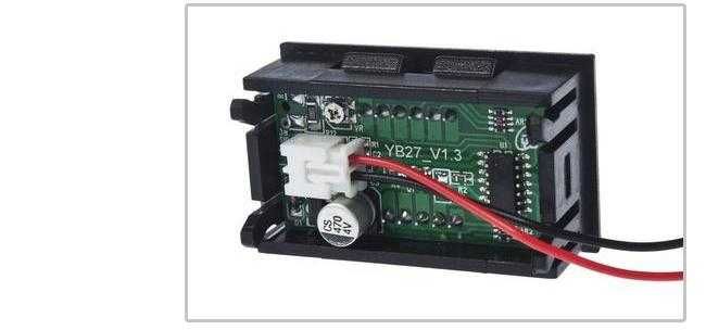 Автомобилен волтметър цифров