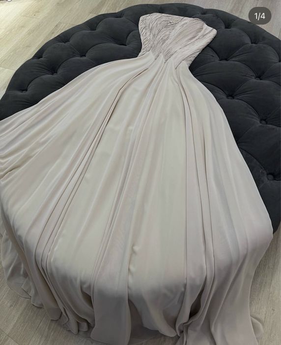 Вечернее платье молочный цвет