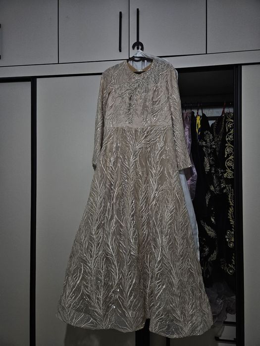 Женское платье пышное