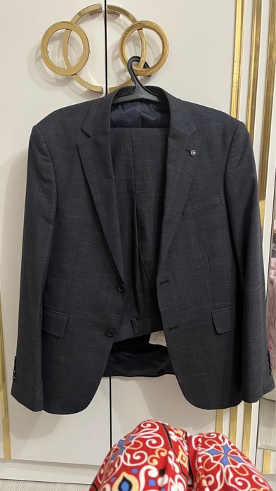 Костюм мужской.                 .