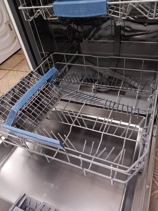 Сива свободно стояща съдомиялна Бош Bosch 60 см 24месеца гаранция!