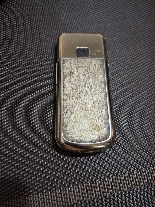 Vând Nokia 8800 gold