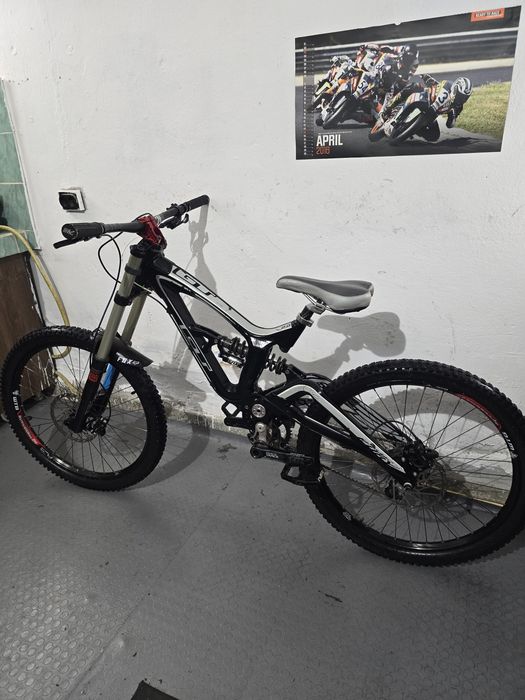 Downhill, колело за спускане GT Fury, fox,RockShox Boxxer