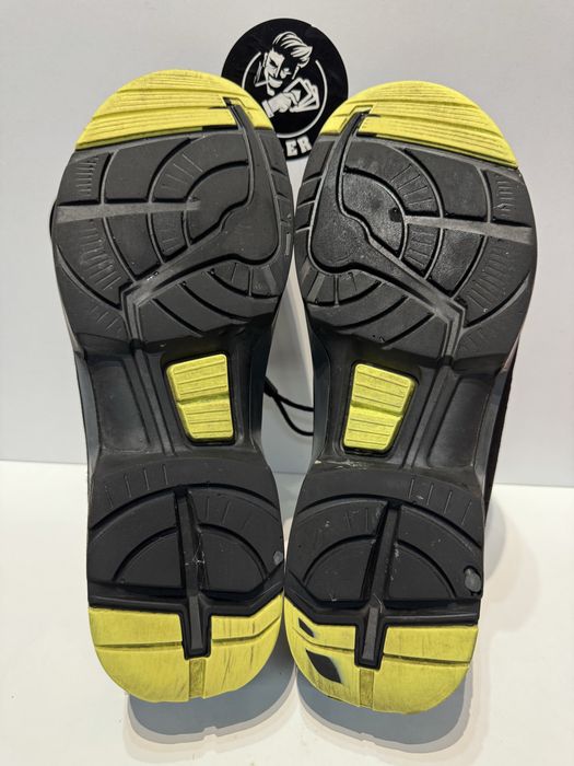 Работни обувки с метално бомбе UVEX .Номер 45